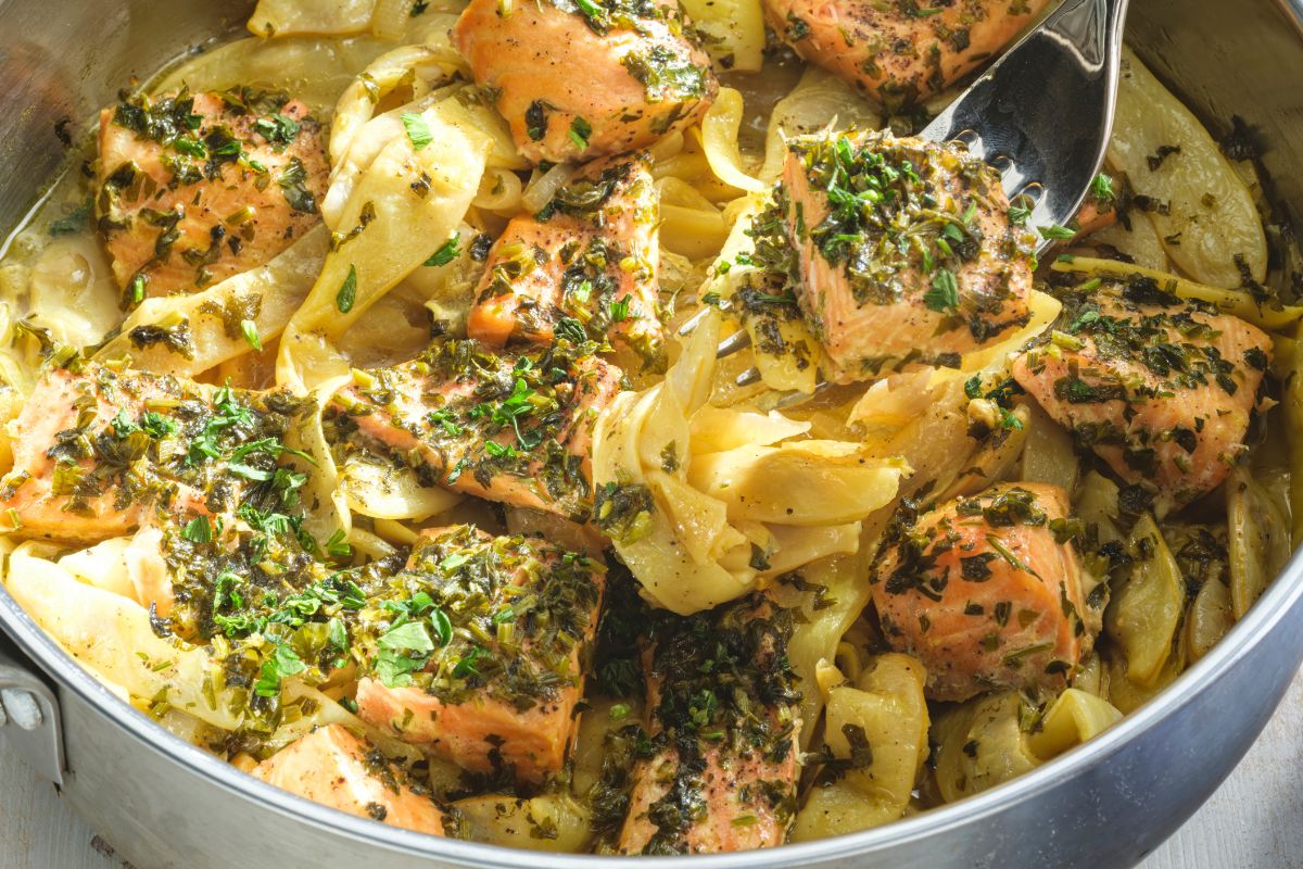 Moja rodzina aż piszczy na widok tej zapiekanki. Nie nadążam z nakładaniem dokładek