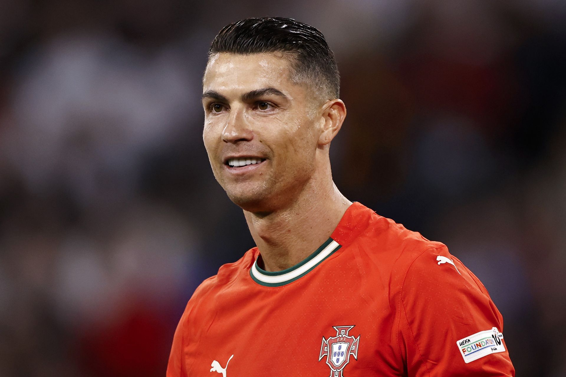 Cristiano Ronaldo przedłużył kontrakt z Al Nasr. Na nowej umowie zarobi więcej niż na pierwszym porozumieniu z saudyjskim klubem