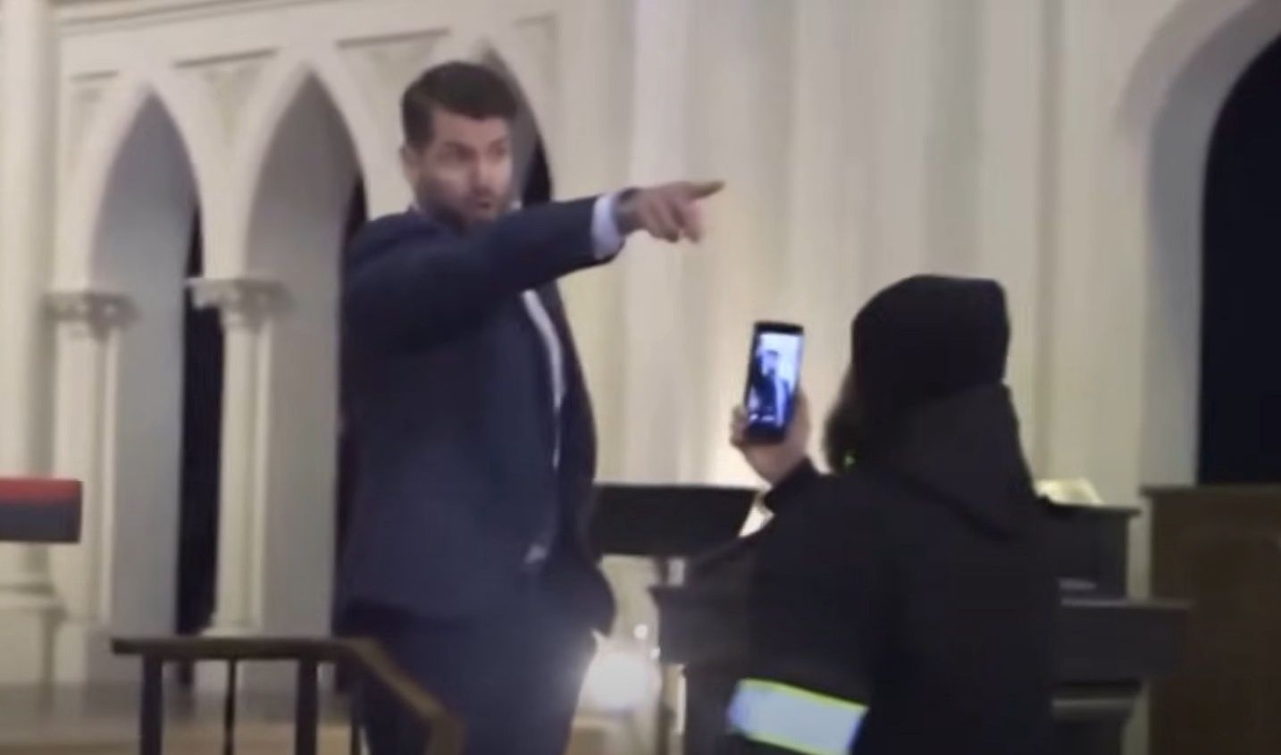 Wtargnęli do kościoła. Protesty po zastrzeleniu kobiety przez ICE