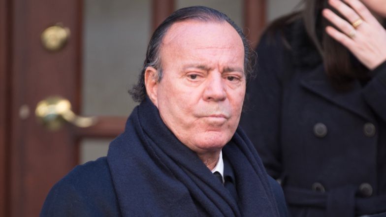Julio Iglesias OSKARŻONY O NAPAŚĆ SEKSUALNĄ przez dwie pracownice. Kobiety mówią o przerażających szczegółach nadużyć w domu piosenkarza