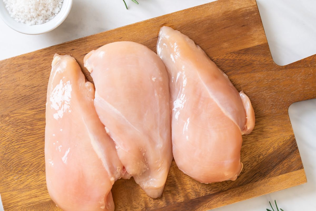 Tak przygotowany kurczak to przepis na kłopoty. Wielu nie zdaje sobie sprawy