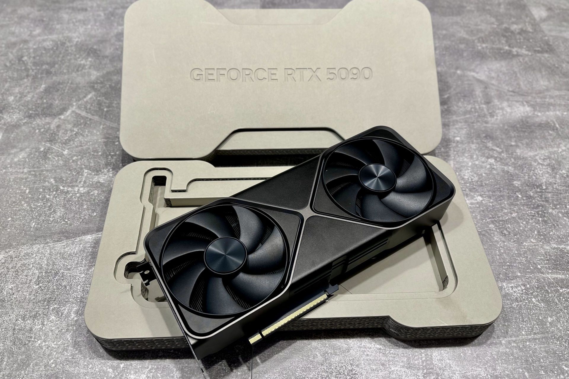 Topowa karta graficzna. Ceny GeForce RTX 5090 szybują w górę