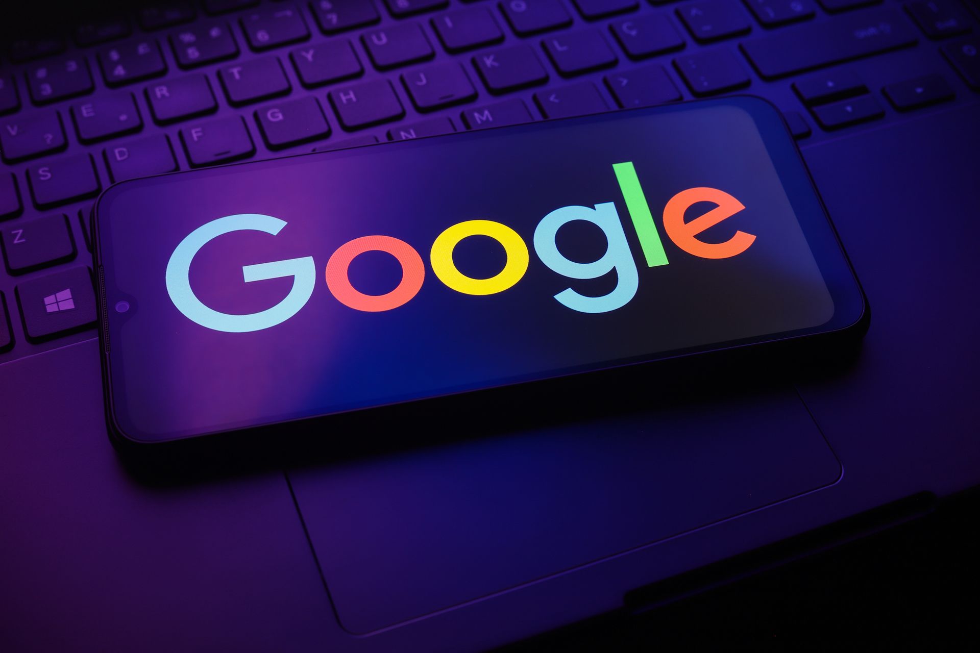 Google wycofuje niektóre podsumowania AI. Mogą być mylące