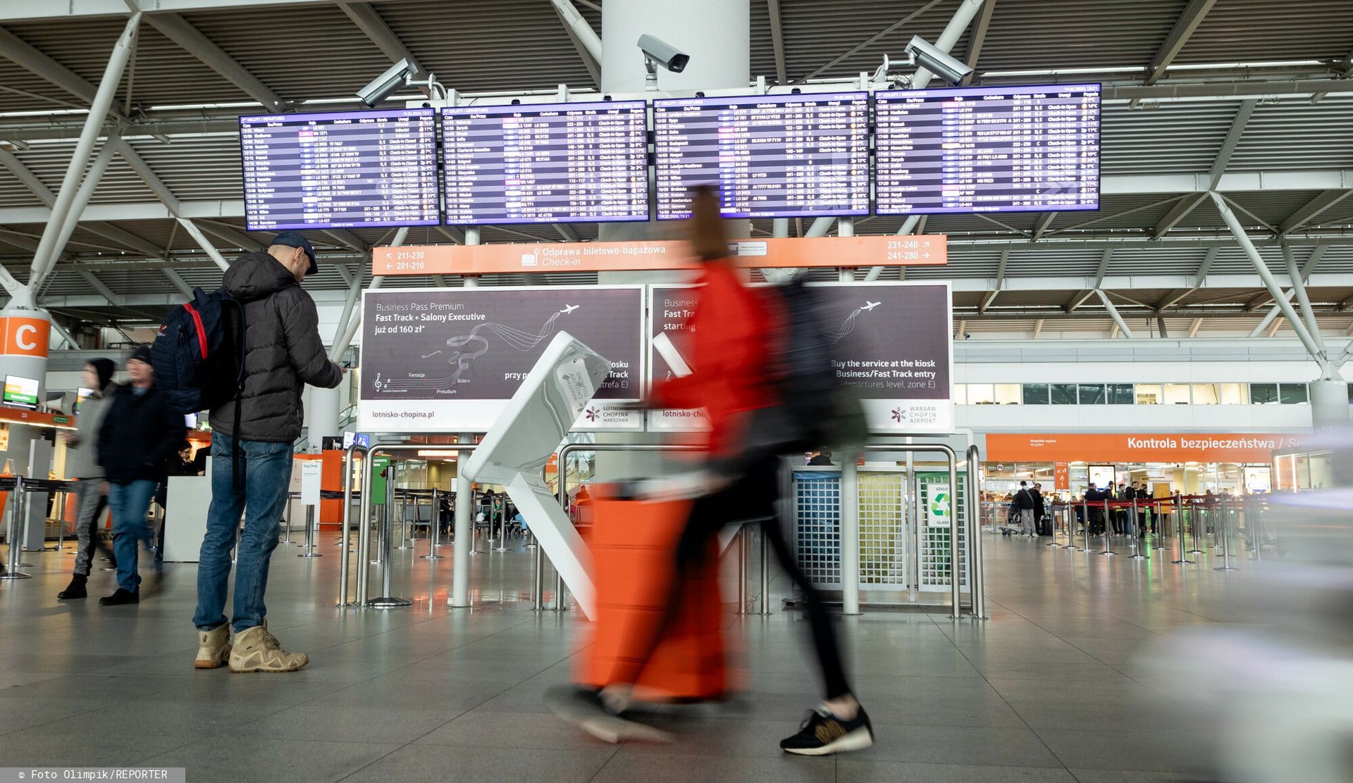 Smerfy na emigracji. Te kraje wybierają najczęściej