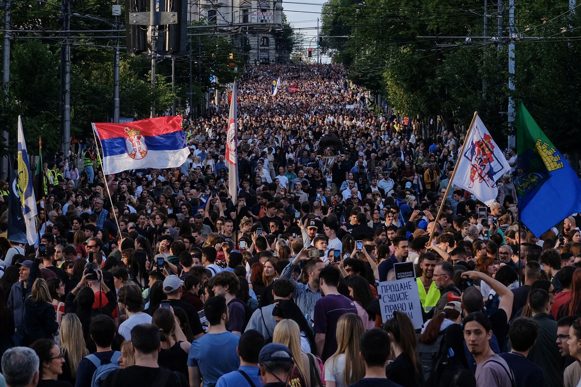 Tysiące Serbów na ulicach Belgradu. Żądają przyspieszonych wyborów