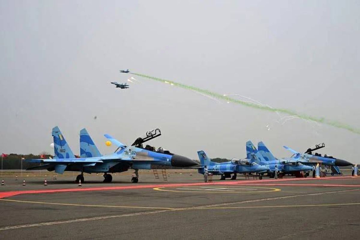 Zamówili sześć myśliwców. Czekali osiem lat