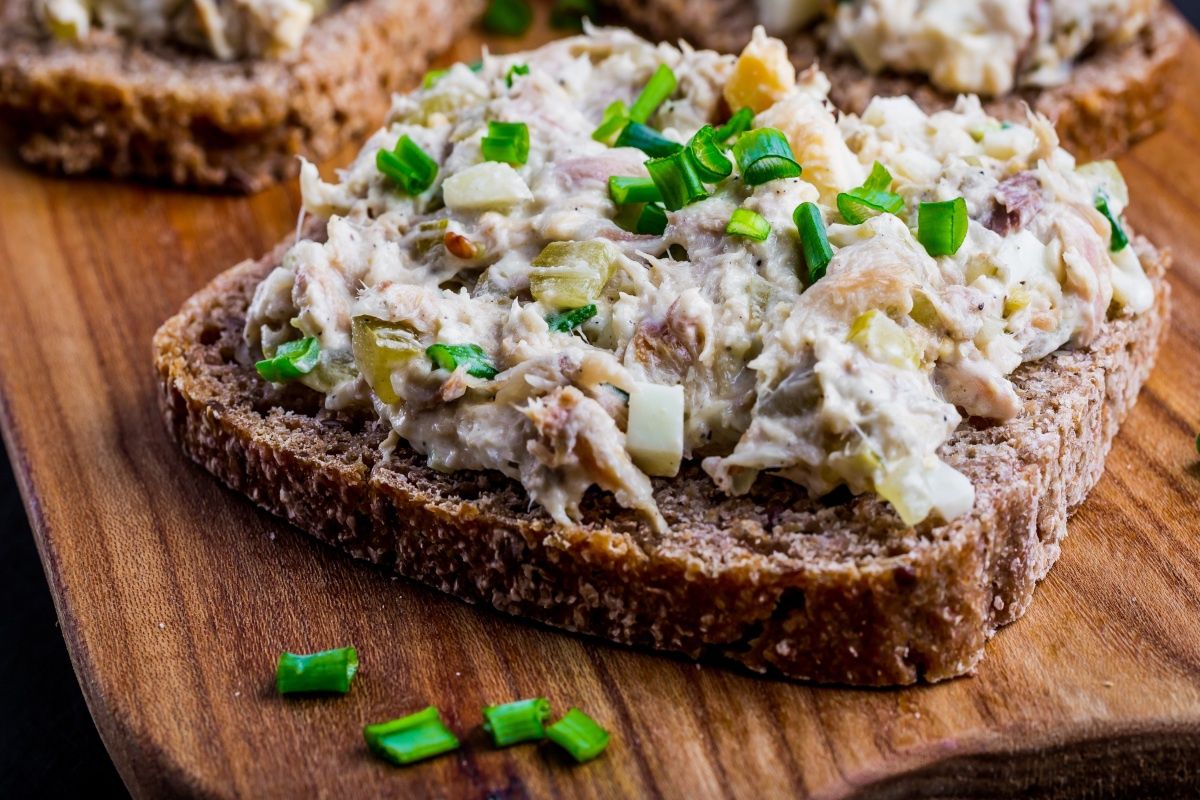 Wysokobiałkowa pasta na śniadanie. Wspiera serce i pracę mózgu