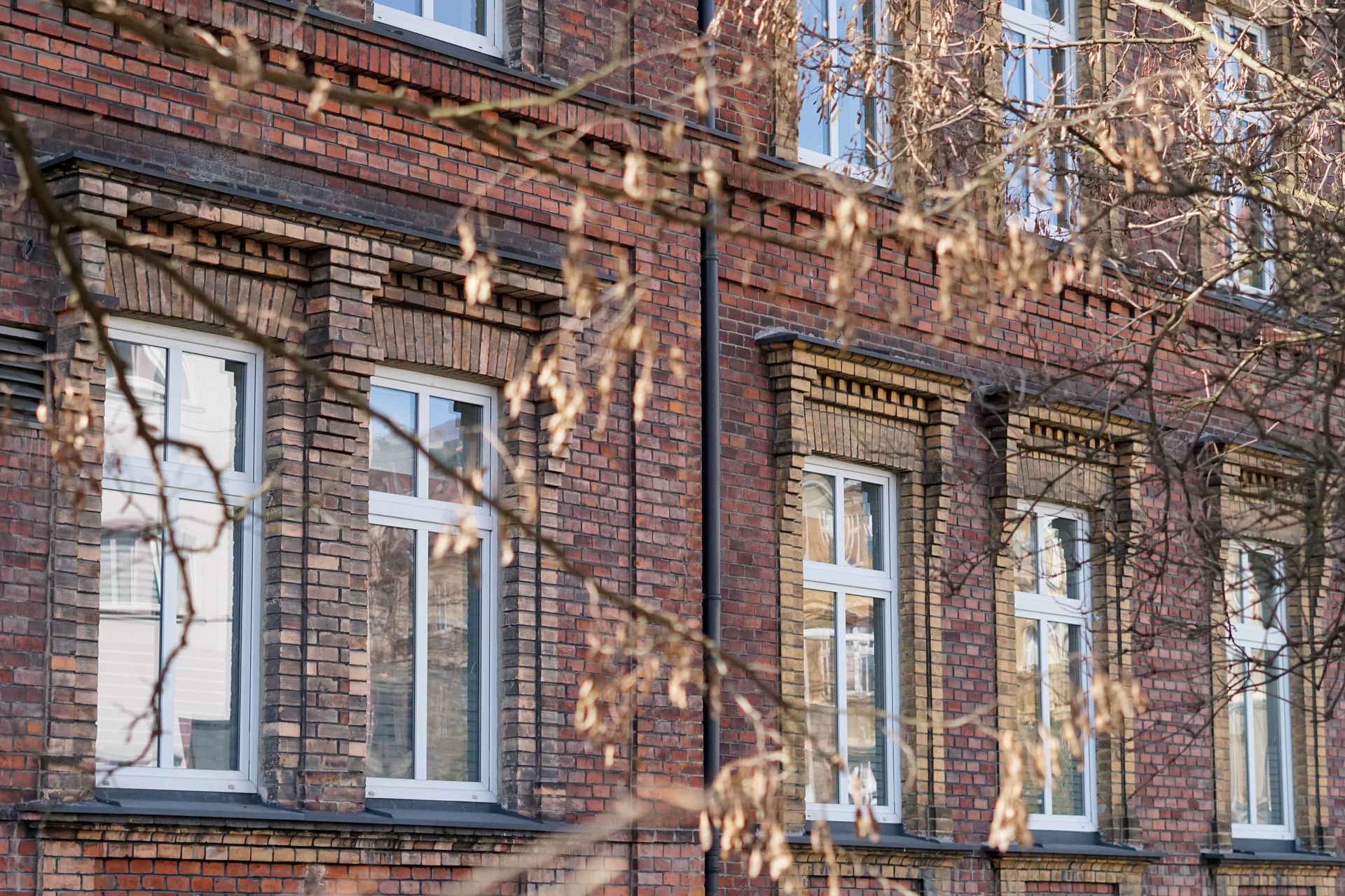 Tak Polacy zarabiają na domach. Wyciągają choćby 16 tys. zł miesięcznie
