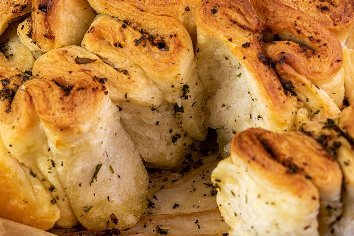 Gdy upiekę ten ziołowy chlebek, wszyscy wyciągają ręce. choćby okruszek po nim nie zostaje