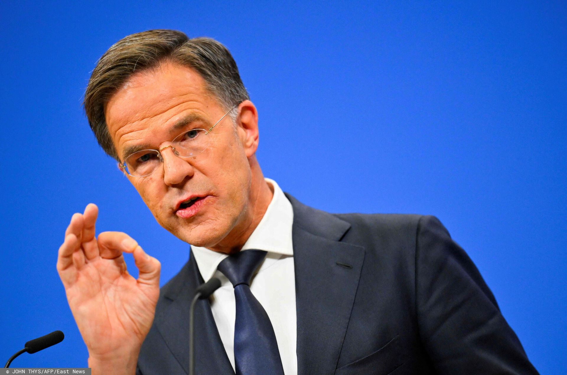 Szef NATO o wydawaniu milionów na zestrzeliwanie tanich dronów