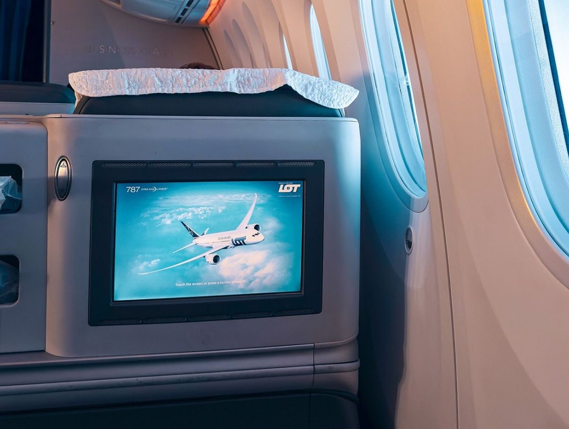Wi-Fi w samolotach. LOT zaczął montaż