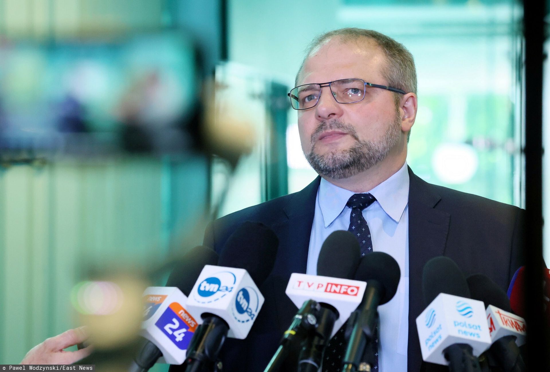 Atak hybrydowy na Sąd Najwyższy: tysiące protestów destabilizują instytucję