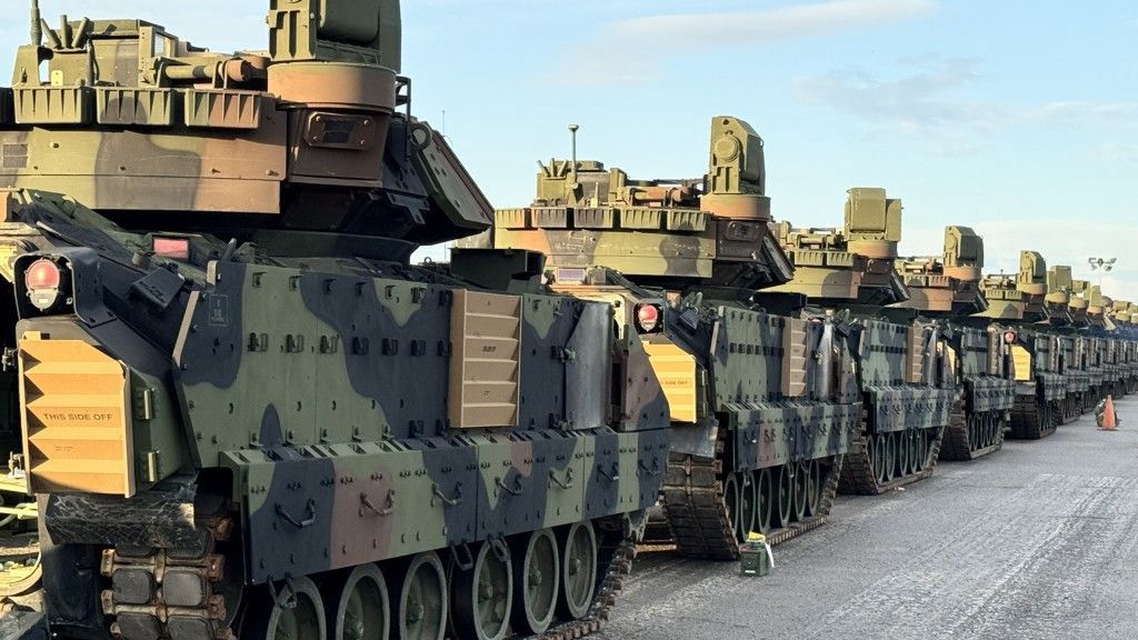 USA przerzucają sprzęt. 100 pojazdów Bradley w drodze do Polski