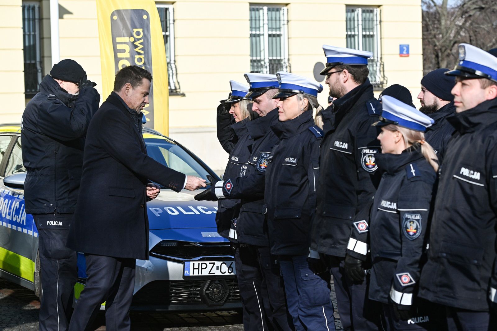 Trzaskowski odpowiada na zarzuty ws. sprzętu. "Dalej zarządzam miastem"