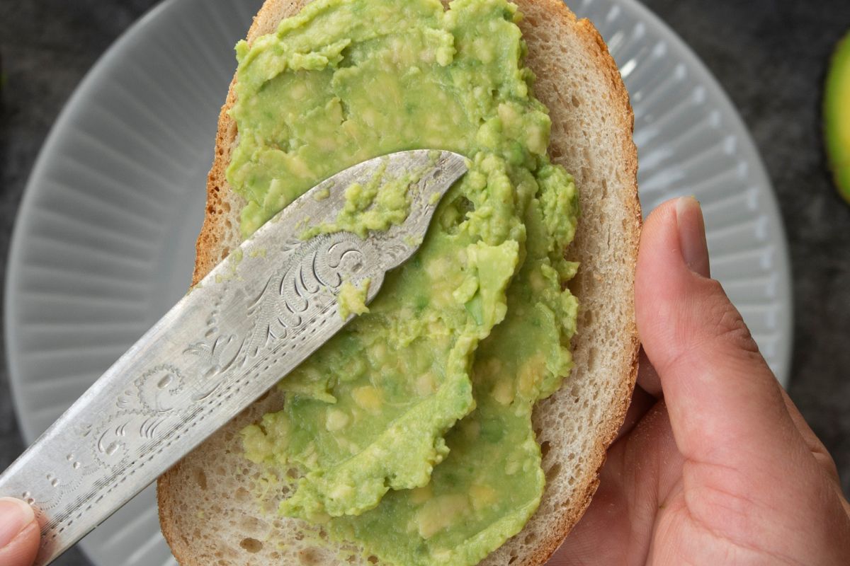 Domownicy uwielbiają te banalnie prostą pastę. Dodaje energii i syci na długo