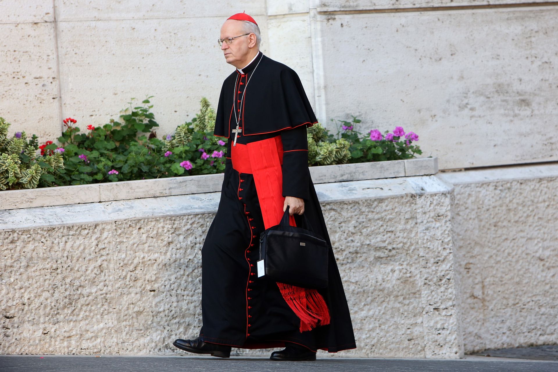 Afera wokół wyboru nowego papieża. "Spekulacje całkowicie fałszywe"
