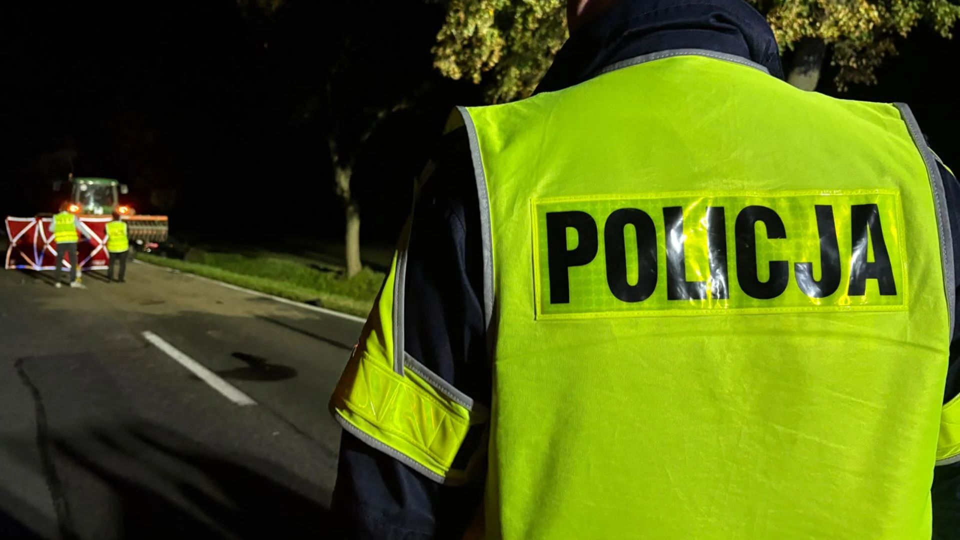 Wyszedł z rozbitego auta na jezdnię. Został potrącony