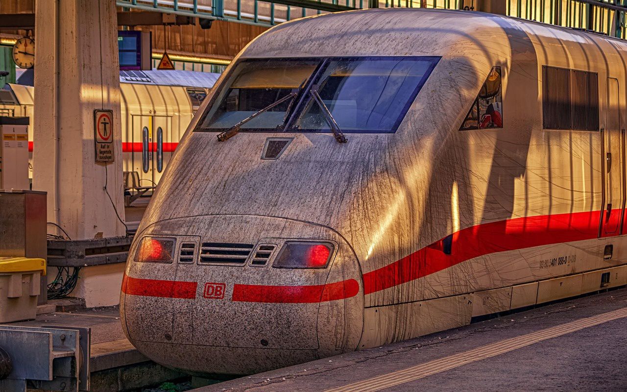 Kuriozalna sytuacja. Wyprosili pasażerów, bo pociąg był brudny