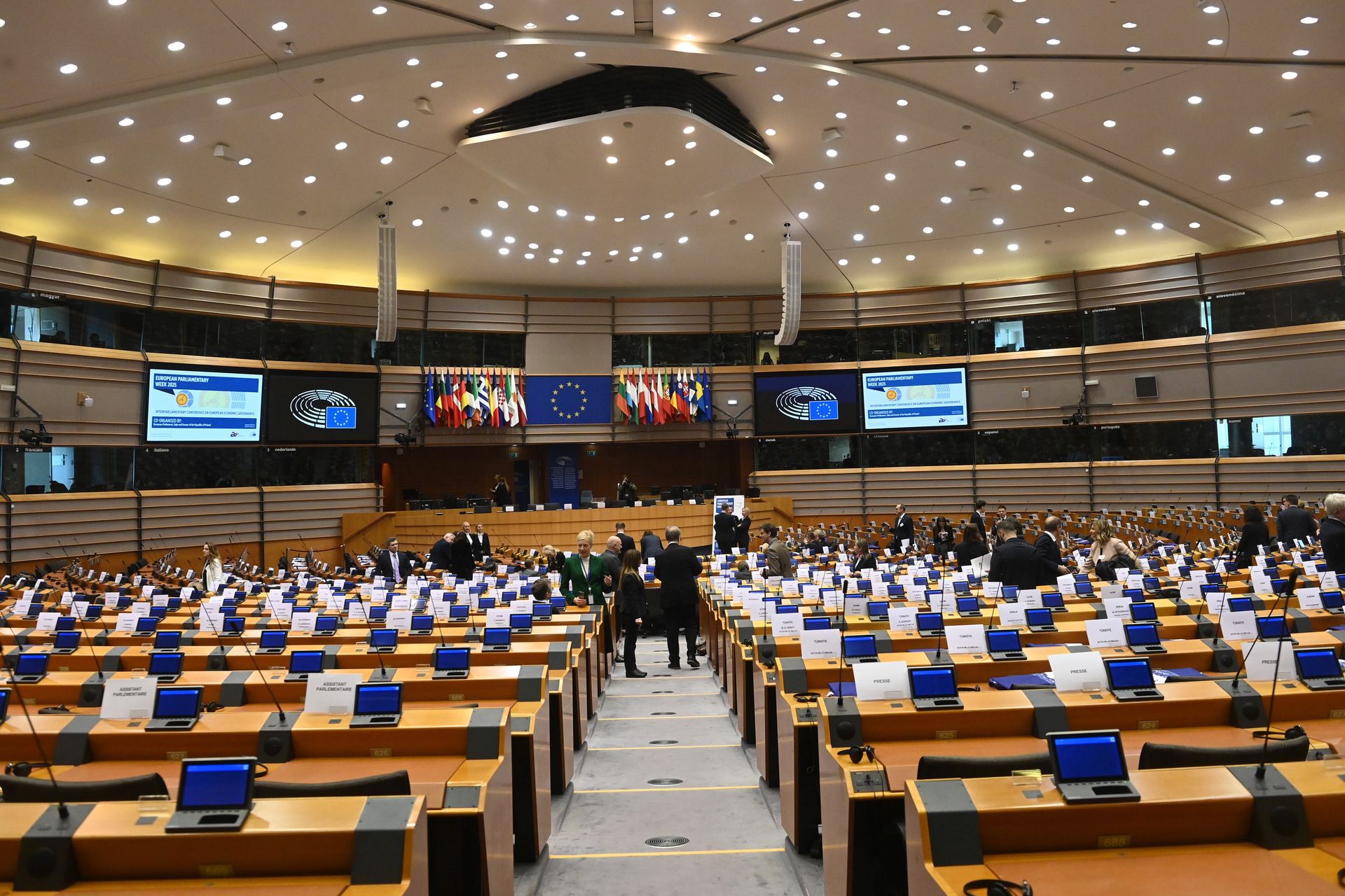 Debata o Polsce w PE. Mówili i kłócili się głównie Polacy