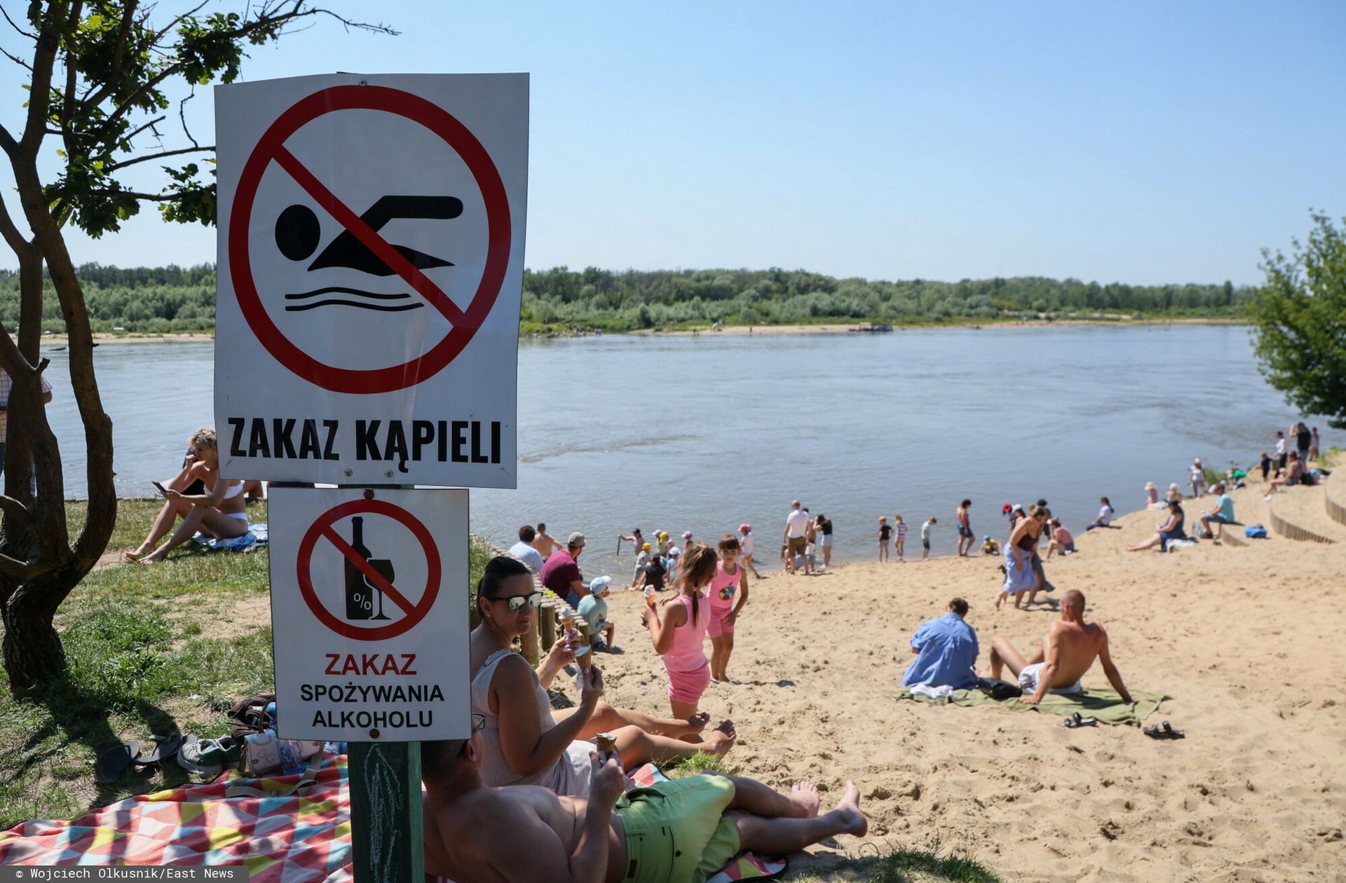 Substancja smolista nad Bałtykiem. Jest decyzja Sanepidu