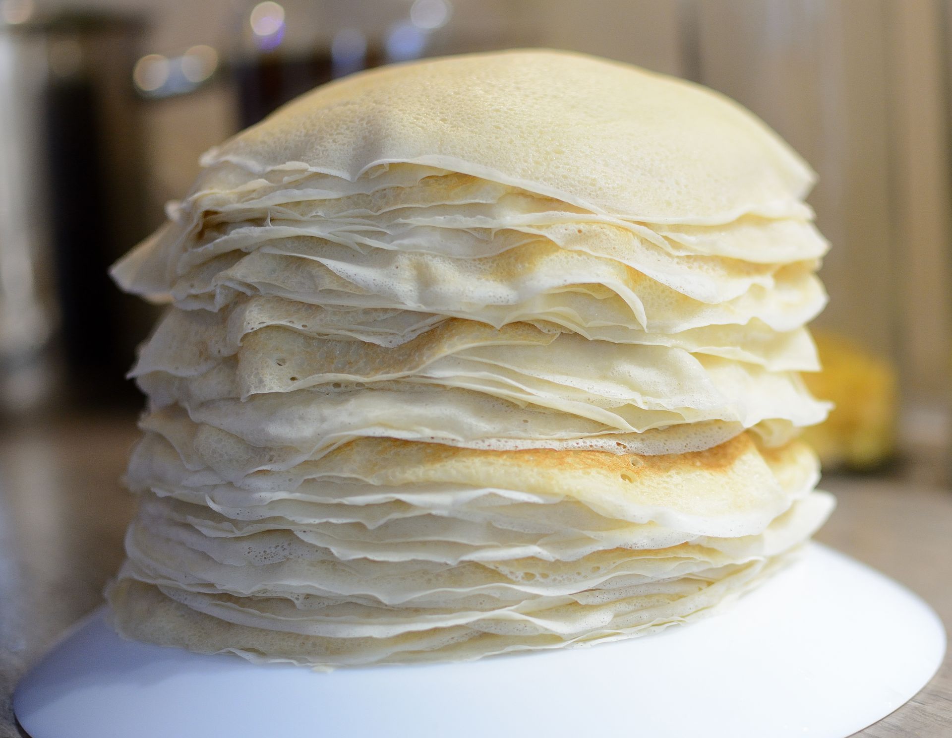 Dodaj 3 łyżki do ciasta. Naleśniki do krokietów nie będą się rozrywać