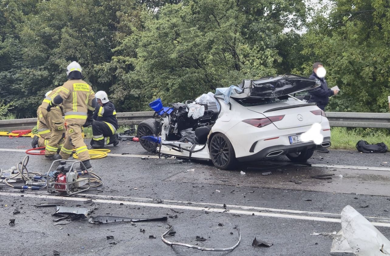 Wypadek w Małopolsce. Mercedes zderzył się z ciężarówką