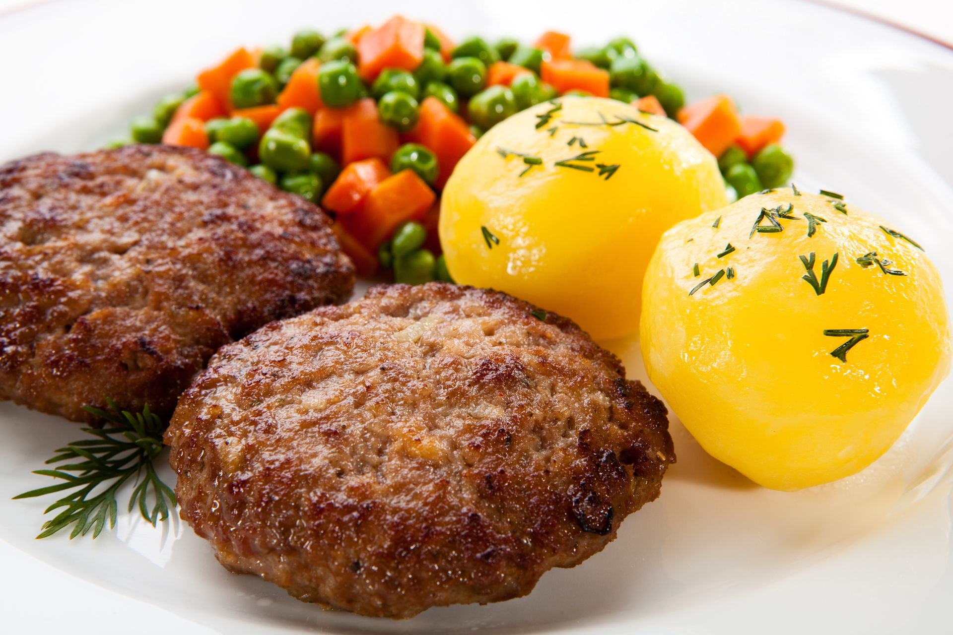 Mielone robię z nietypowego mięsa. Są soczyste, pełne smaku i mają chrupiącą skórkę