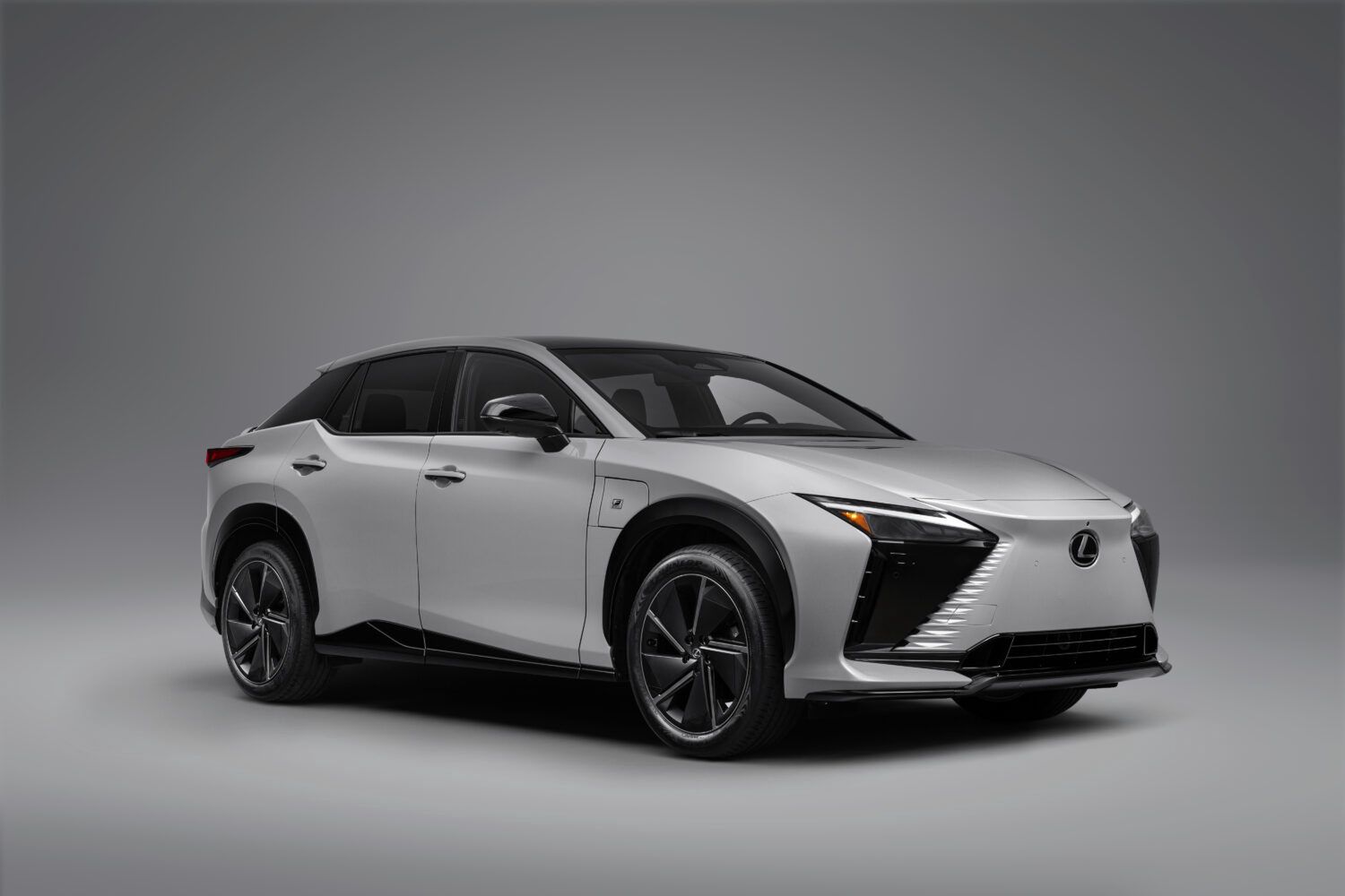 Elektryczny Lexus dostał symulowane biegi. Na razie tylko w USA