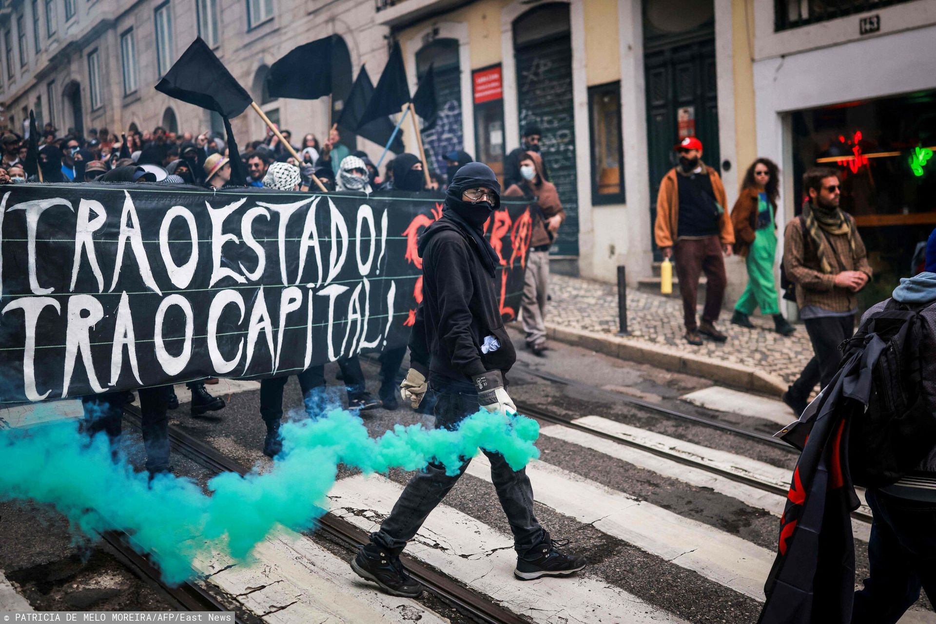 Działo się w nocy. Wrze na ulicach Lizbony