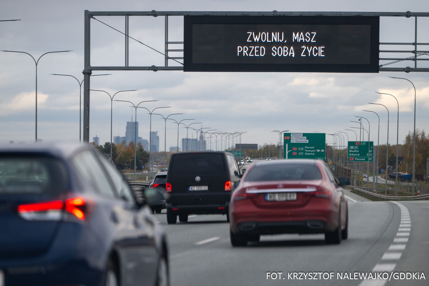 "Zwolnij, masz przed sobą życie" – radzi w nowej akcji społecznej naTemat