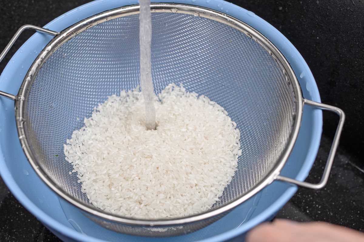 Czy trzeba płukać ryż przed gotowaniem? Wyjaśnijmy to raz na zawsze