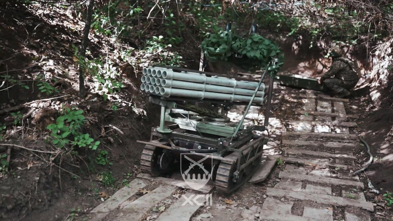 Tak Ukraińcy walczą z Rosją. Robot artyleryjski strzela rakietami z ery Stalina