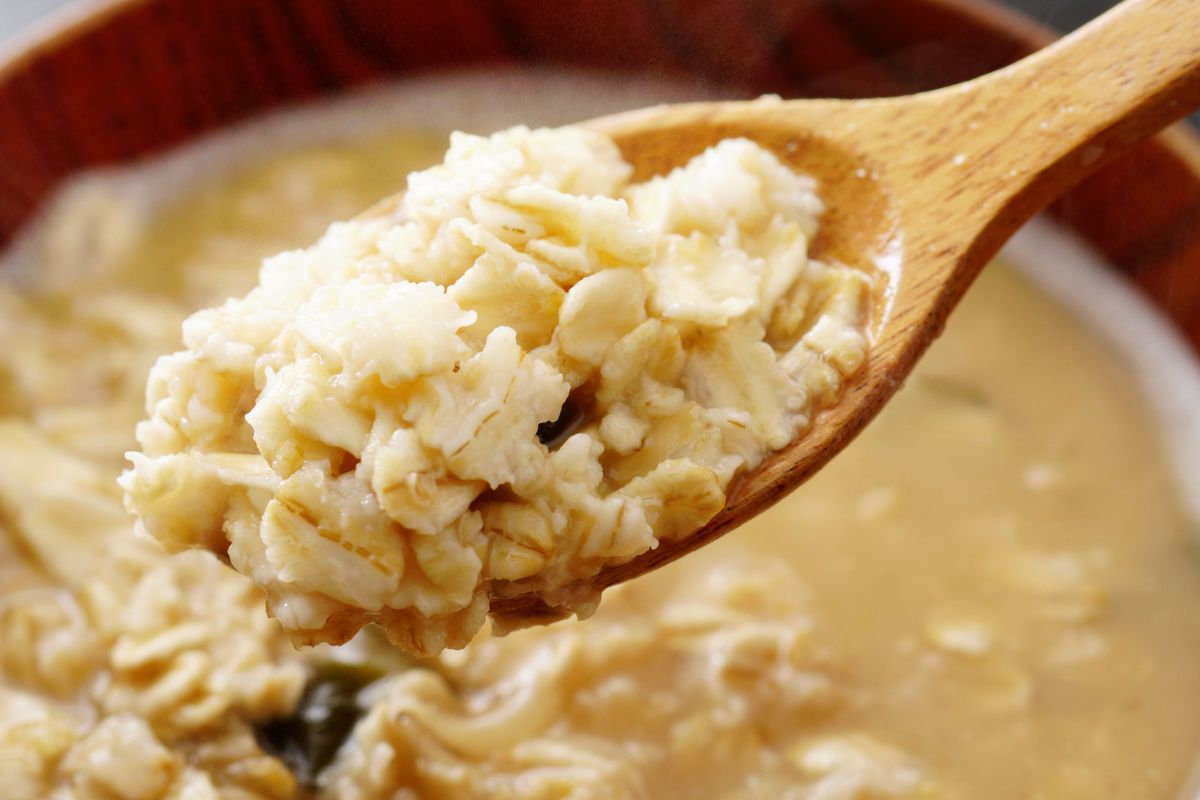 Zwykła owsianka zmieni się w zdrowotny hit. Wystarczy odrobina, by poczuć różnicę