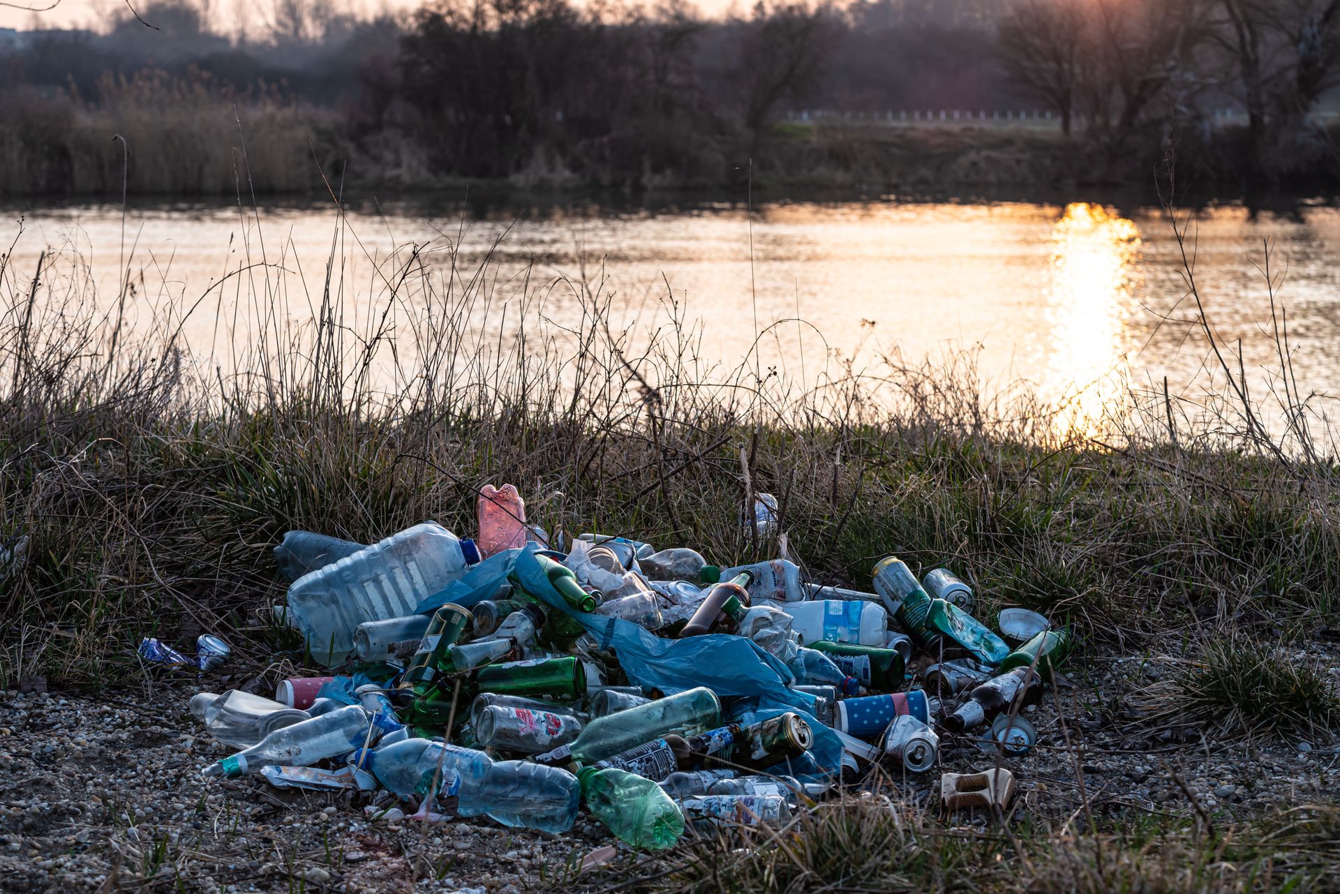 Zagraża ekosystemom. Naukowcy próbują usprawnić recykling plastiku