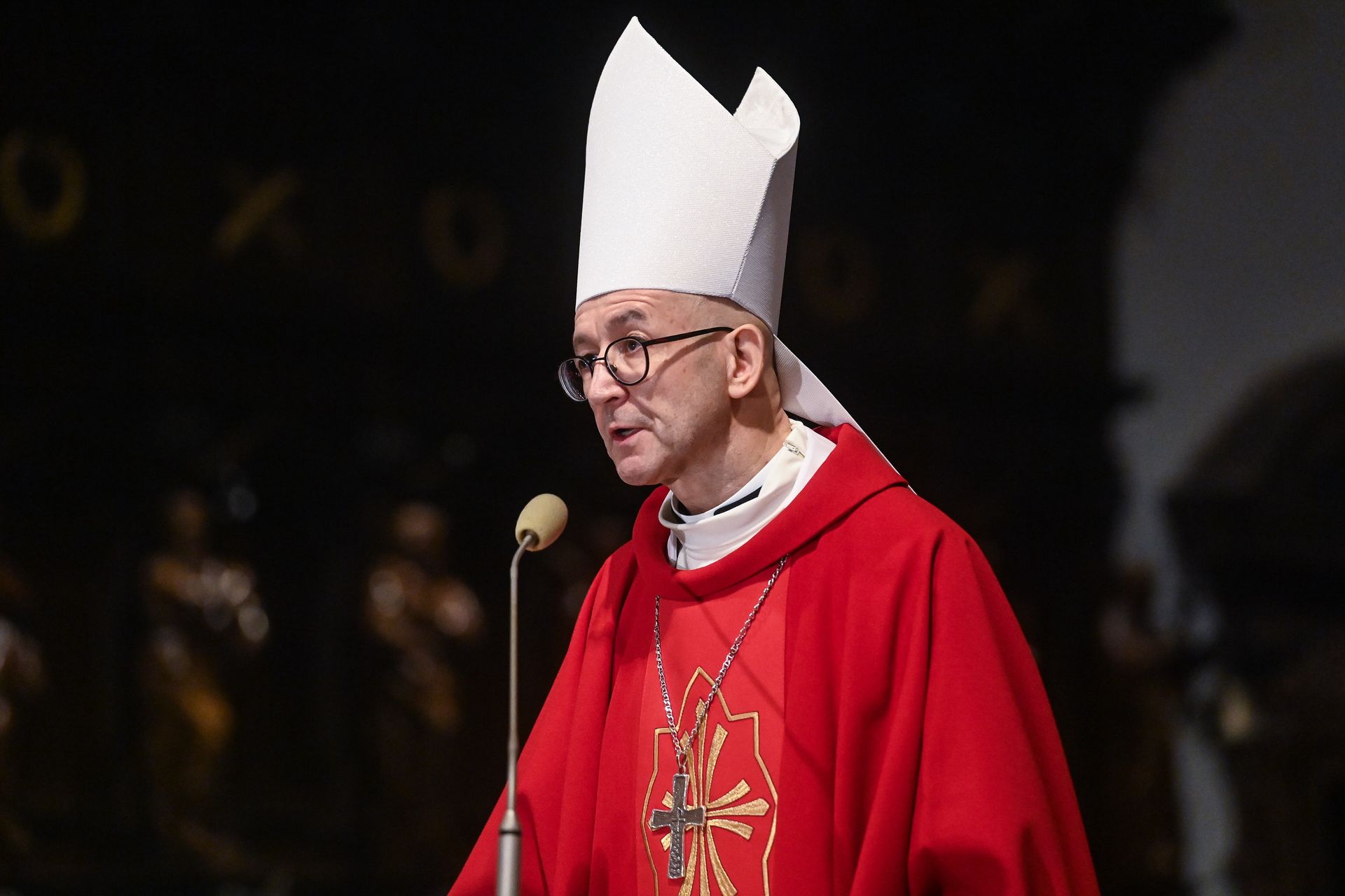 Kontrowersje wokół lekcji religii w szkołach. Abp Galbas mówi o "ludzkiej pzyzwoitości"