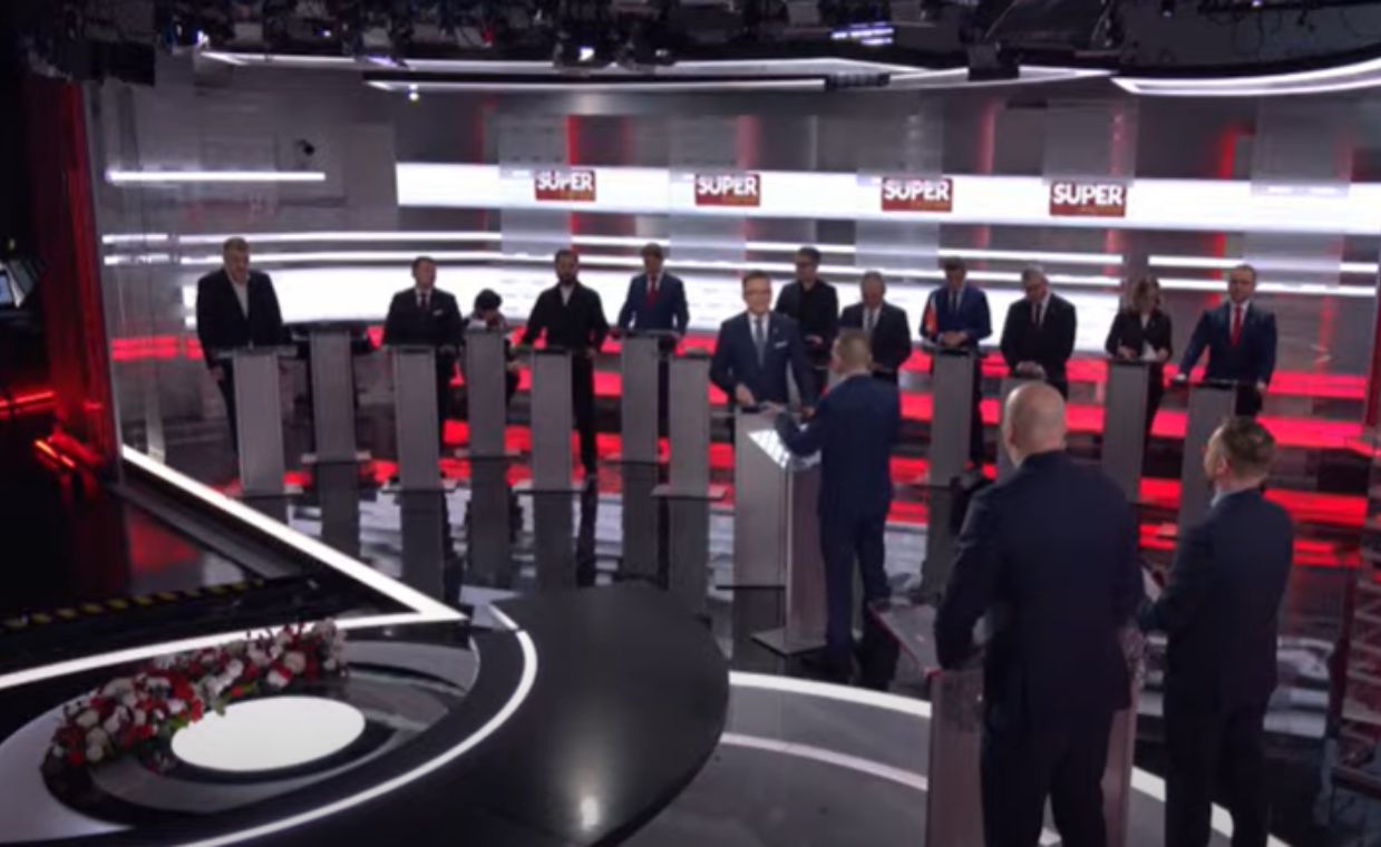 Debaty prezydenckie. Ilu smerfów zmienia głos pod ich wpływem?