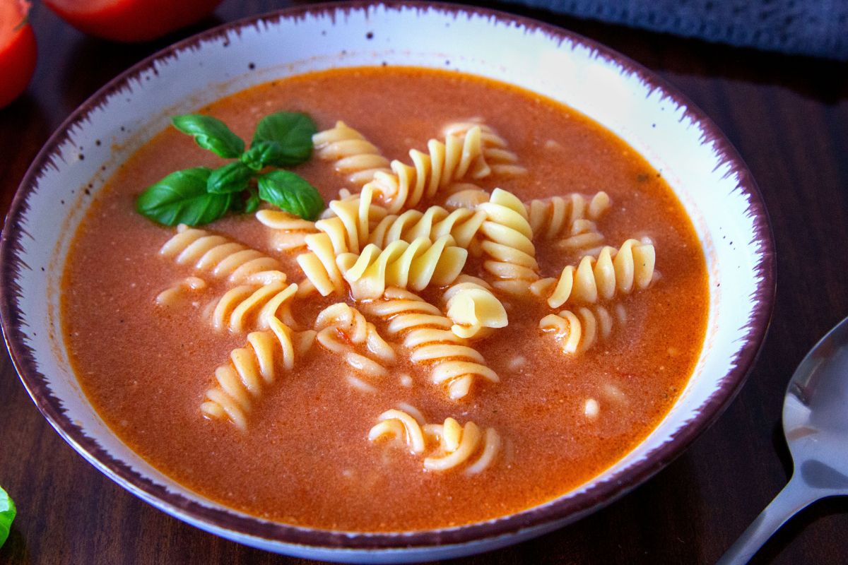 Wystarczy 1 łyżeczka zamiast cukru. Smak pomidorówki wejdzie na wyższy poziom