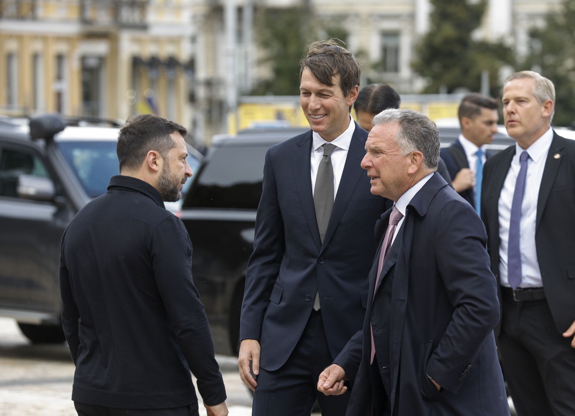 Rozmowy Zełenskiego z wysłannikami Trumpa. Pierwsza tura zakończona