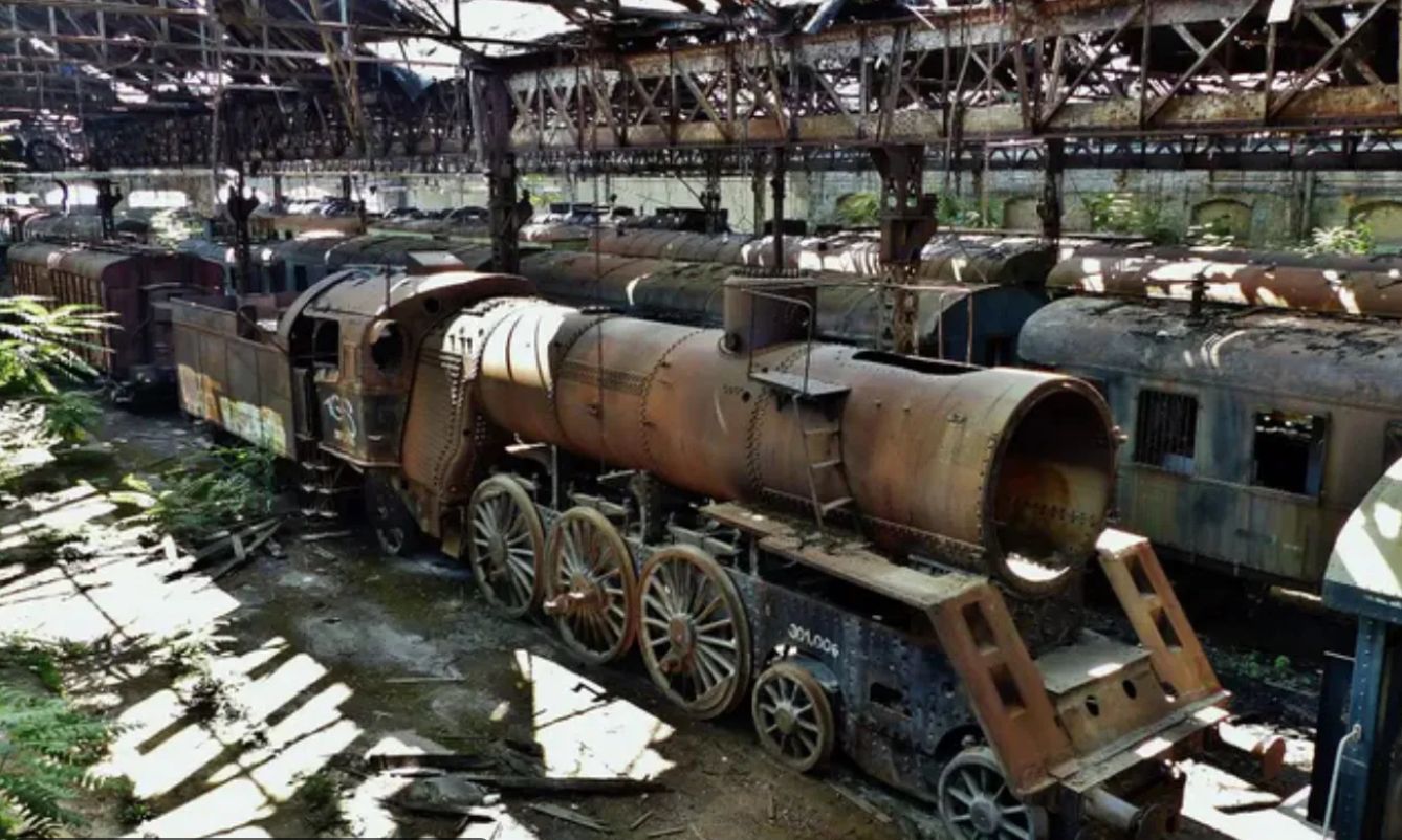 Jechały prosto do Auschwitz. "Pociągi śmierci" wciąż stoją na Węgrzech