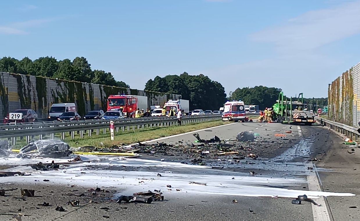 Śmiertelny wypadek na S8 pod Łodzią. Po zderzeniu wybuchł pożar