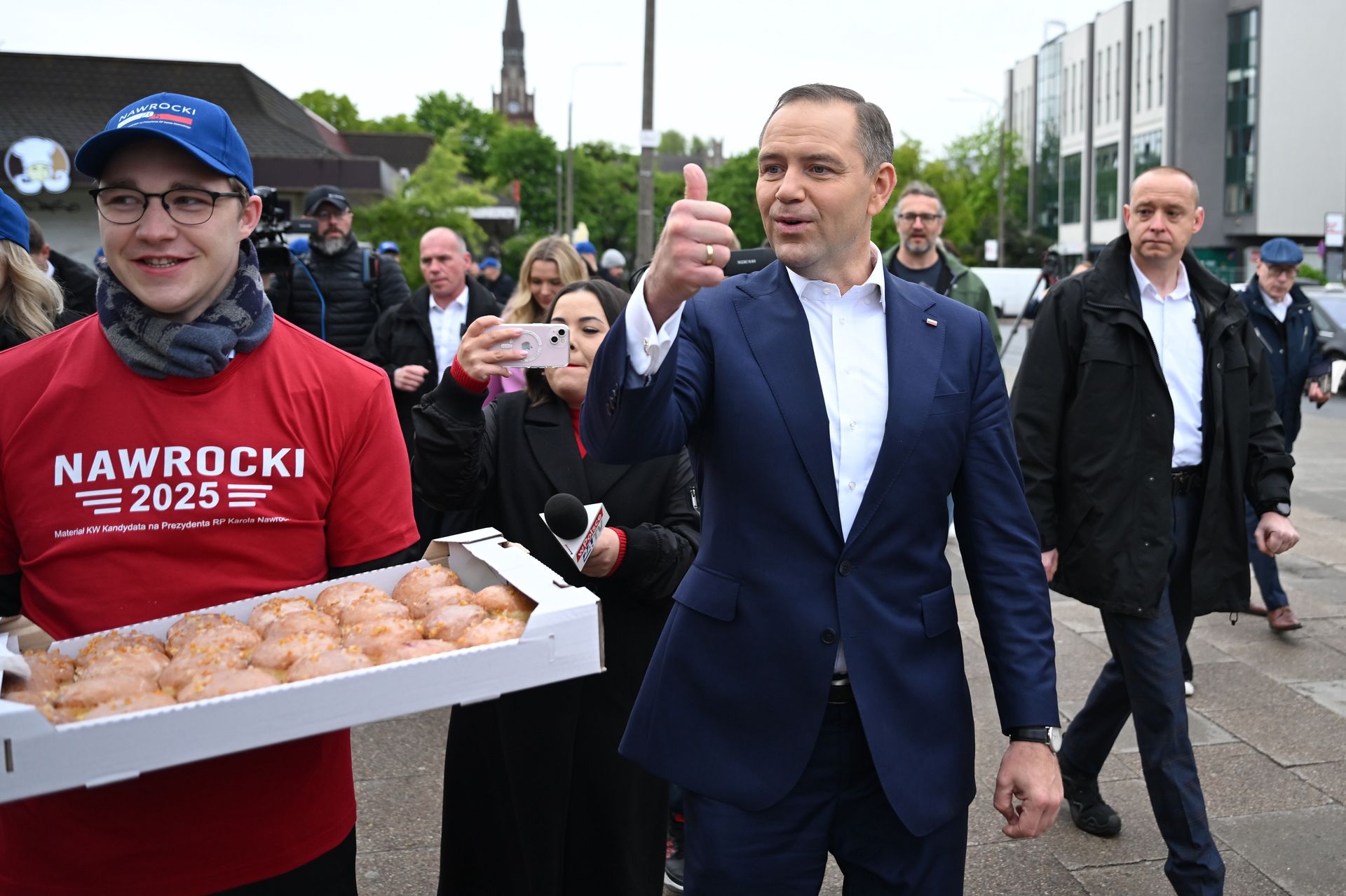 Większe szanse Nawrockiego? "Rozlewa się fala populizmu"