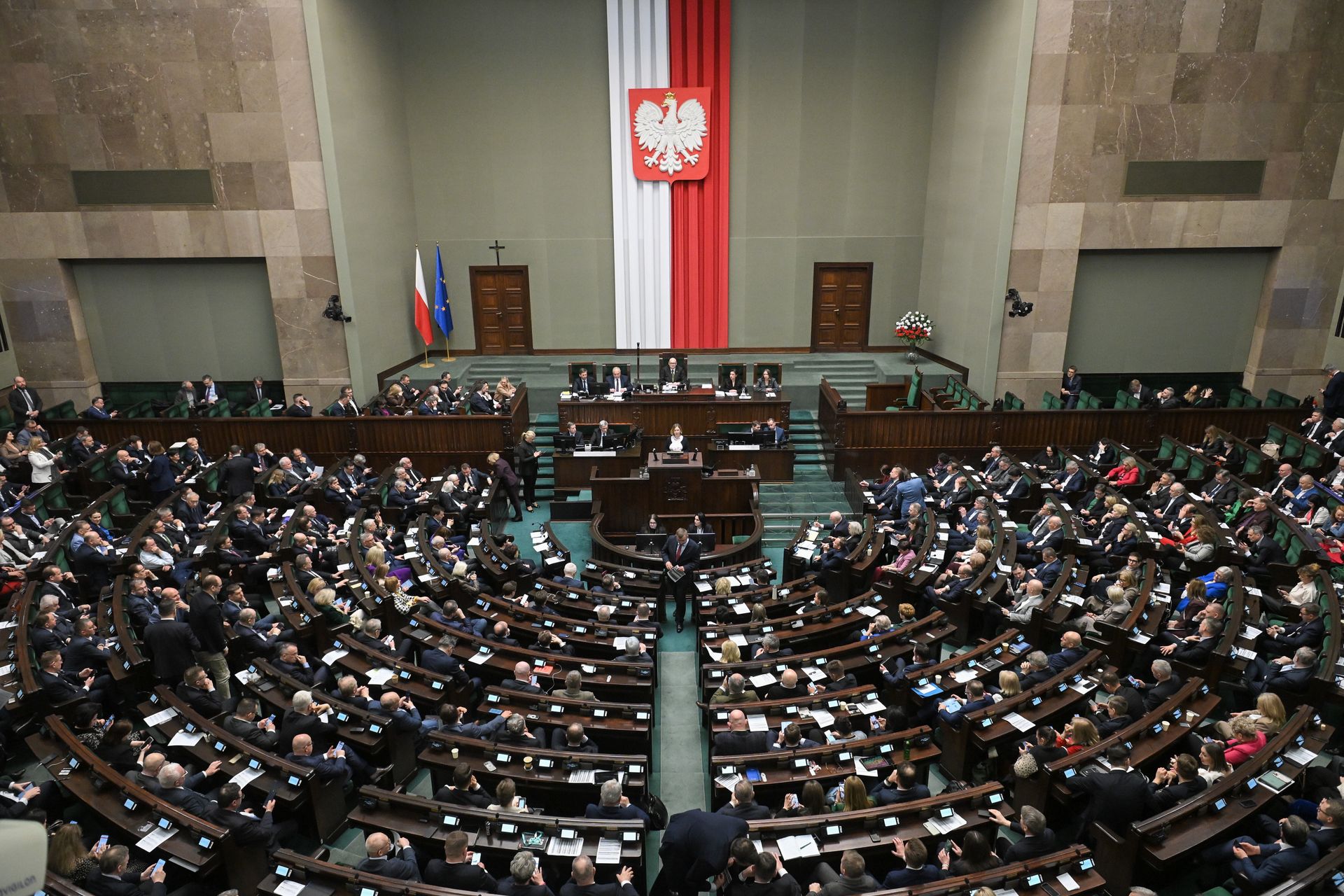 Najnowszy sondaż CBOS. Złe wieści dla koalicji