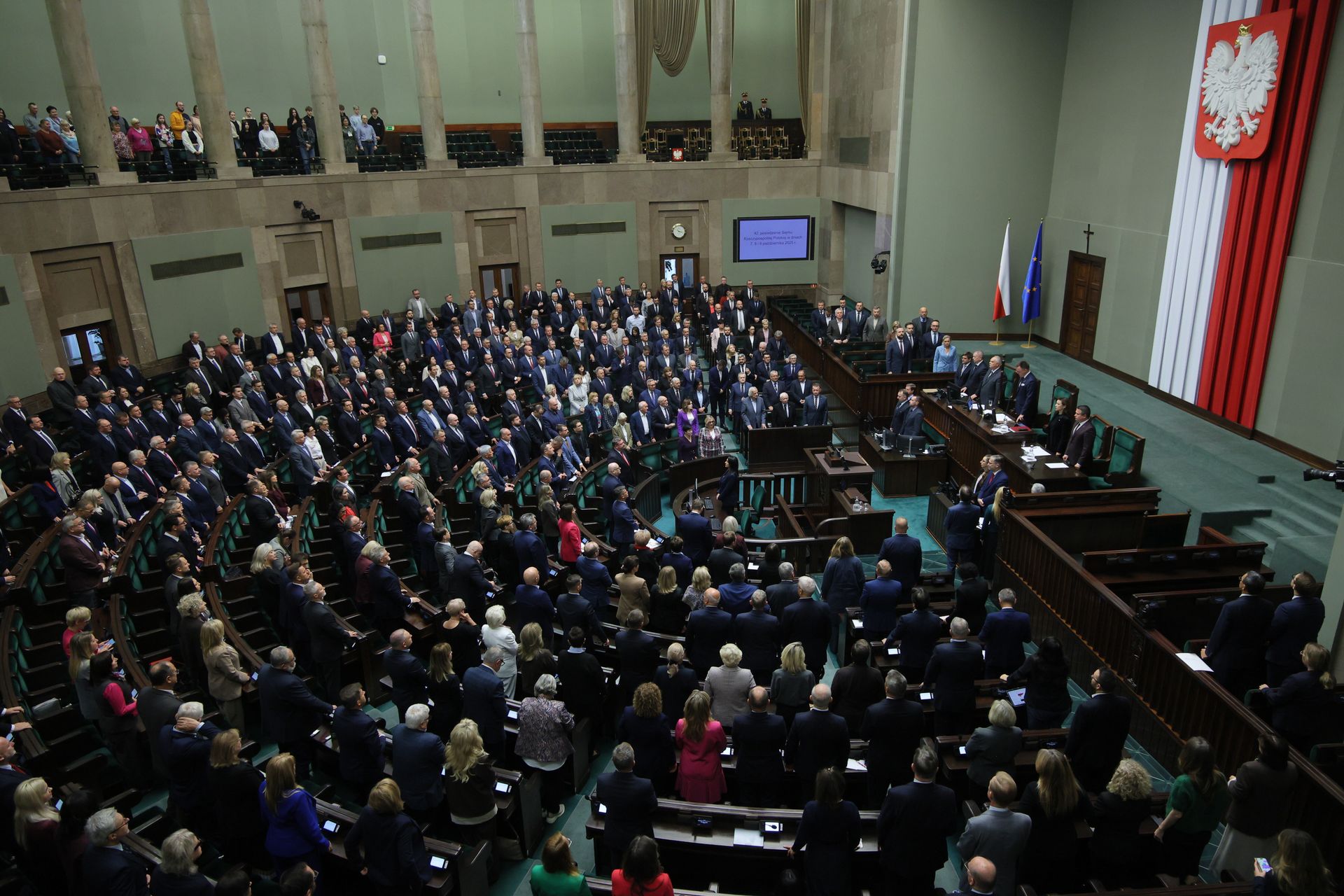 Sejmowe wódka, koniak, gin i amaretto. Ujawniamy, co politycy mogą wypić w "barze za kratą"