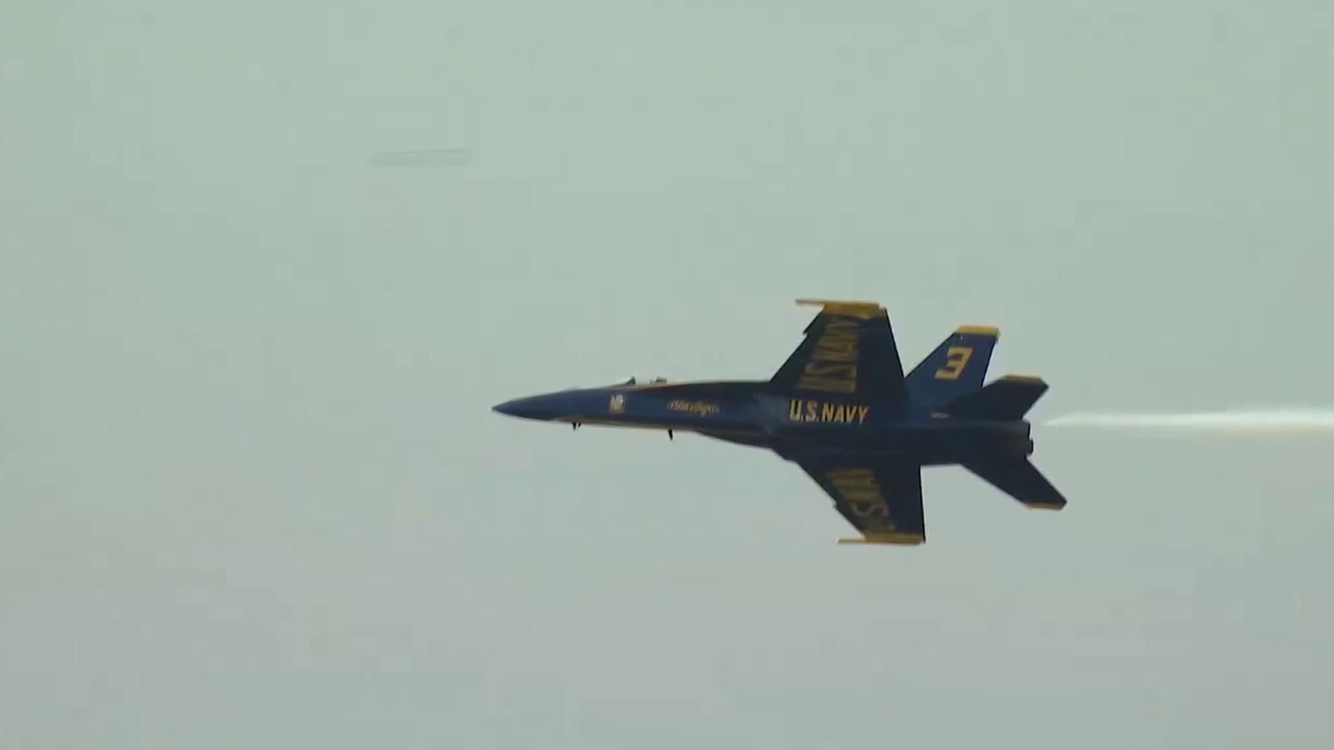Przeleciał tuż nad plażowiczami. Ryzykowny manewr pilota Blue Angels