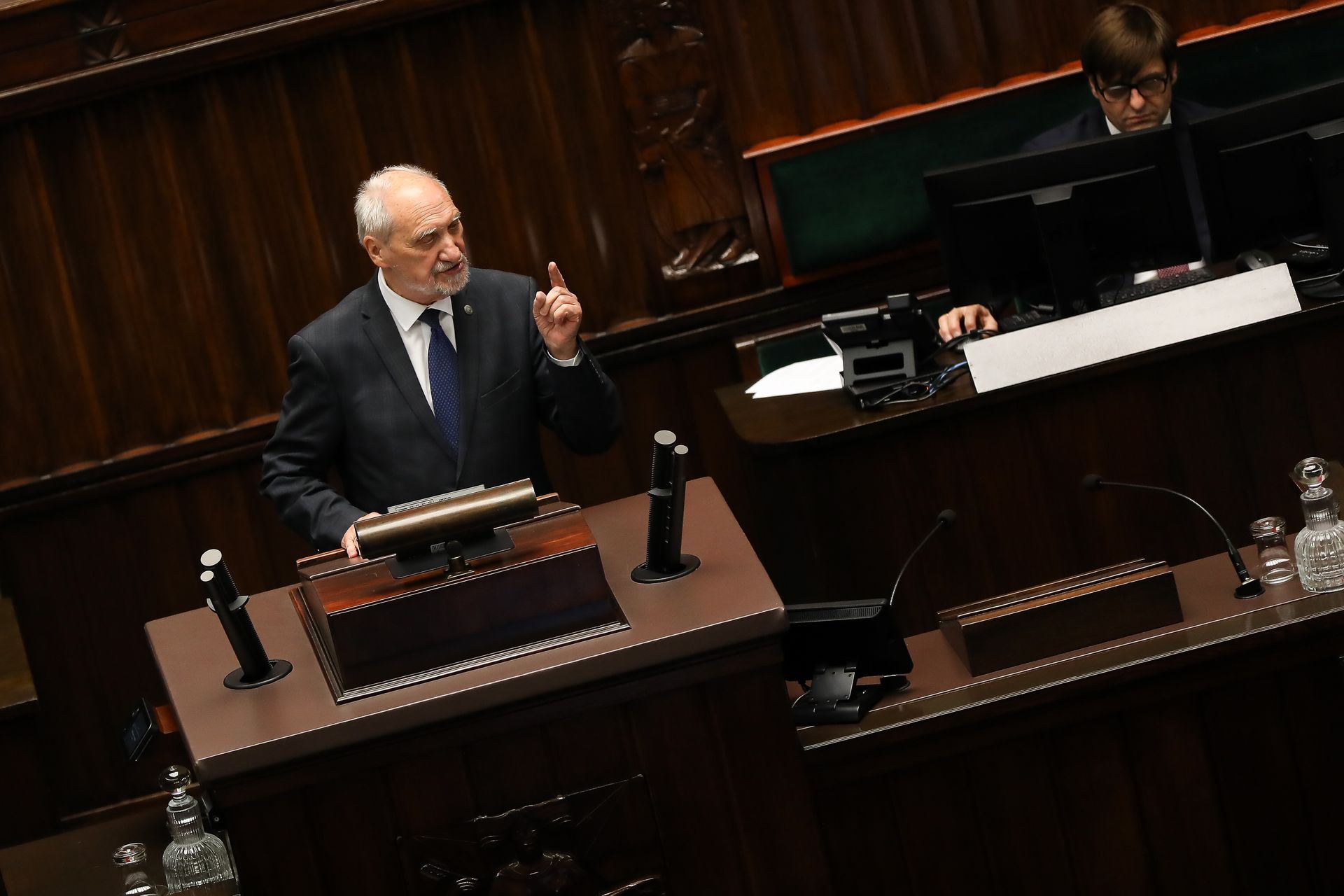 Macierewicz o krok od utraty immunitetu. Komisja regulaminowa zagłosowała