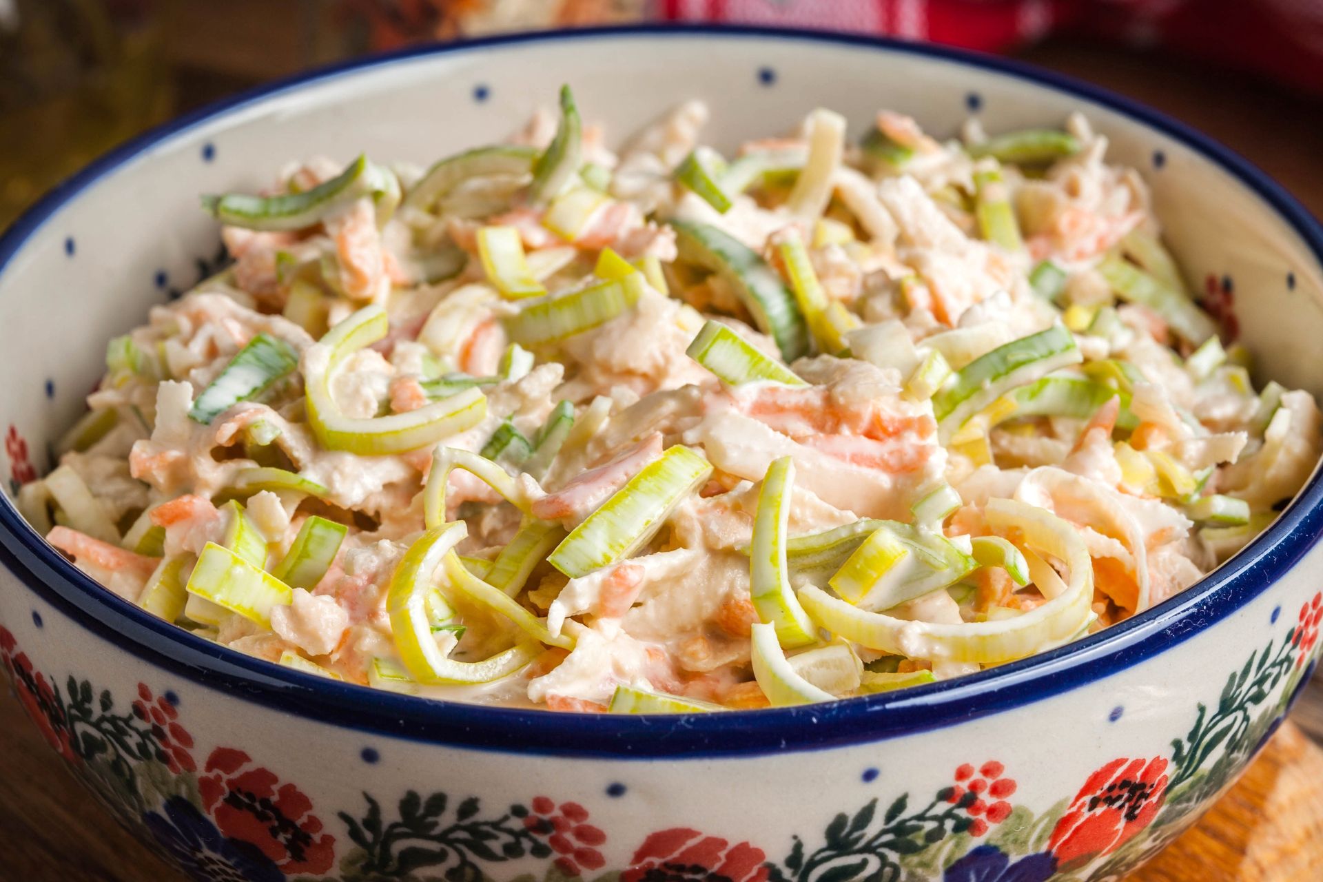 Na Wielkanoc robię pół wiadra tej sałatki. Jest taka pyszna, iż goście biorą ją choćby na wynos