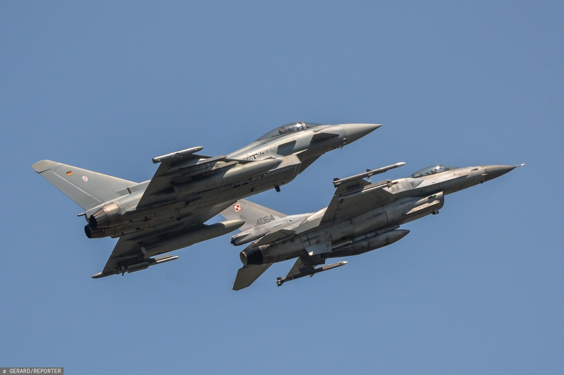 Było słychać huk. Wojsko tłumaczy