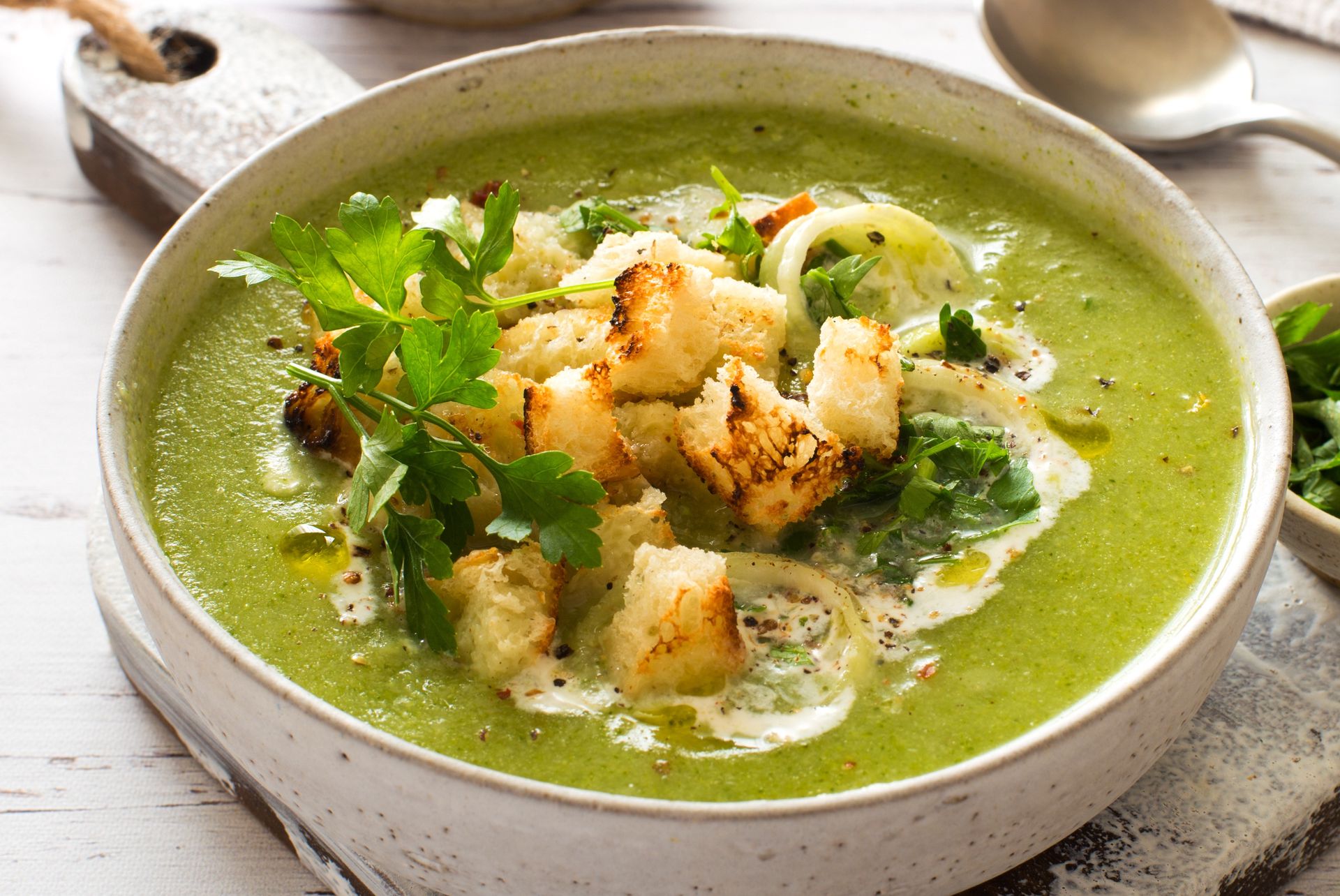 Najlepsza zupa na lato. Jedna miska i poczujesz lekkość jak po tygodniu detoksu