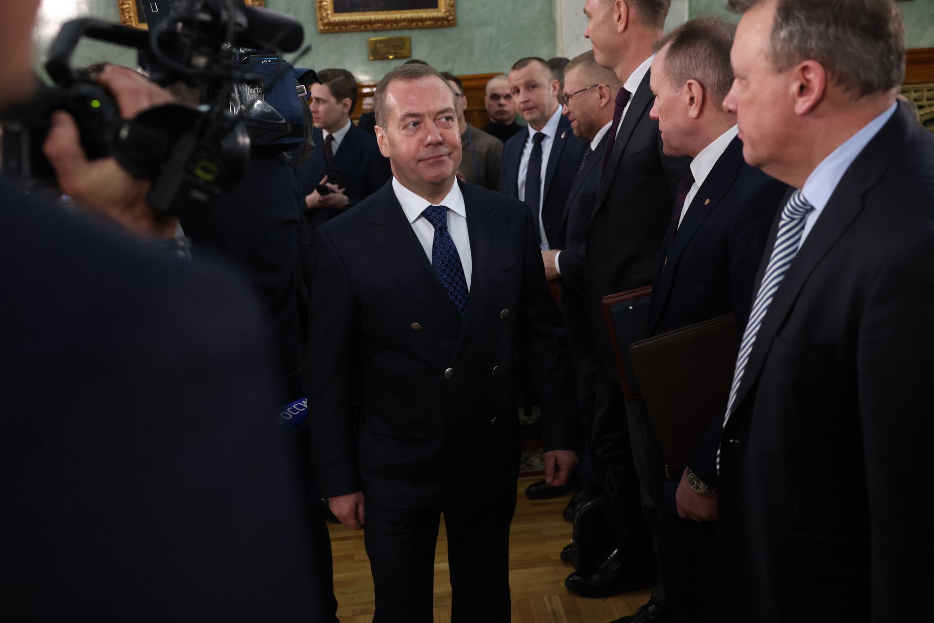 Miedwiediew straszy. Iran z bronią nuklearną?