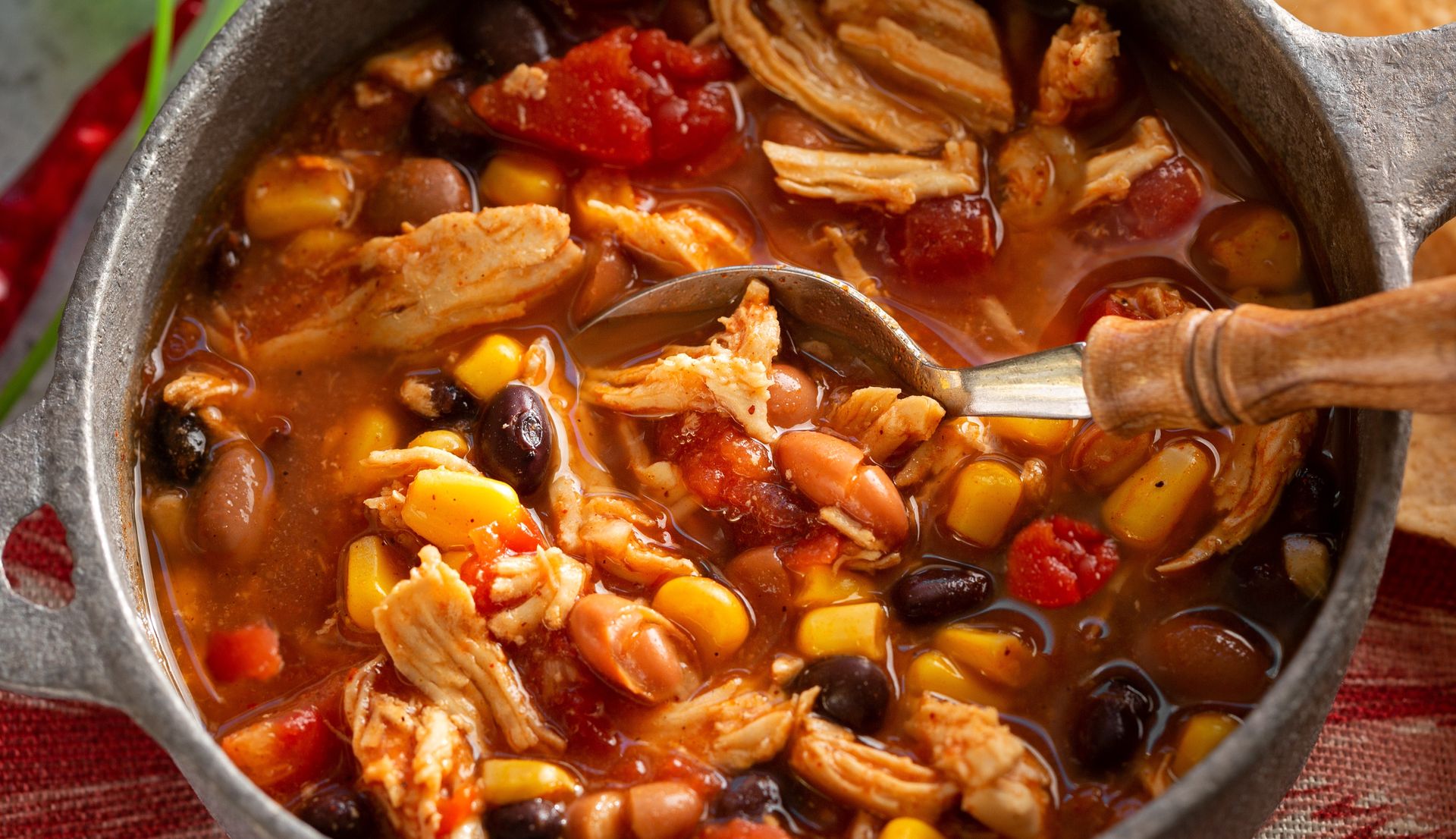 Zupę pomidorową gotuję po meksykańsku. Rozgrzewa tak, iż zakręcam kaloryfery